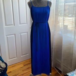 Sleeve pleated maxi dress